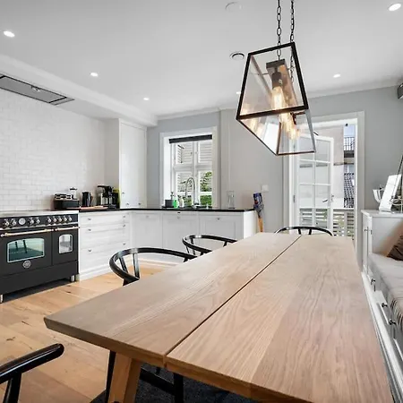 Villa Beautiful Townhouse Super Central In - 4 Bedrooms 8 Guests