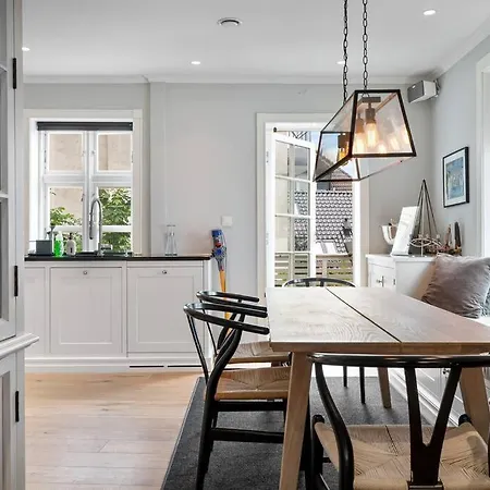 Beautiful Townhouse Super Central In - 4 Bedrooms 8 Guests 别墅 卑爾根