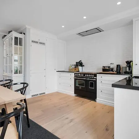 Beautiful Townhouse Super Central In - 4 Bedrooms 8 Guests Villa