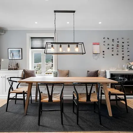 Villa Beautiful Townhouse Super Central In - 4 Bedrooms 8 Guests Bergen