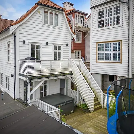 Beautiful Townhouse Super Central In - 4 Bedrooms 8 Guests 卑爾根