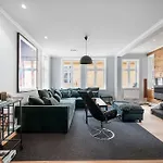 Villa Beautiful Townhouse Super Central In - 4 Bedrooms 8 Guests