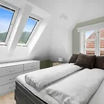 Beautiful Townhouse Super Central In - 4 Bedrooms 8 Guests